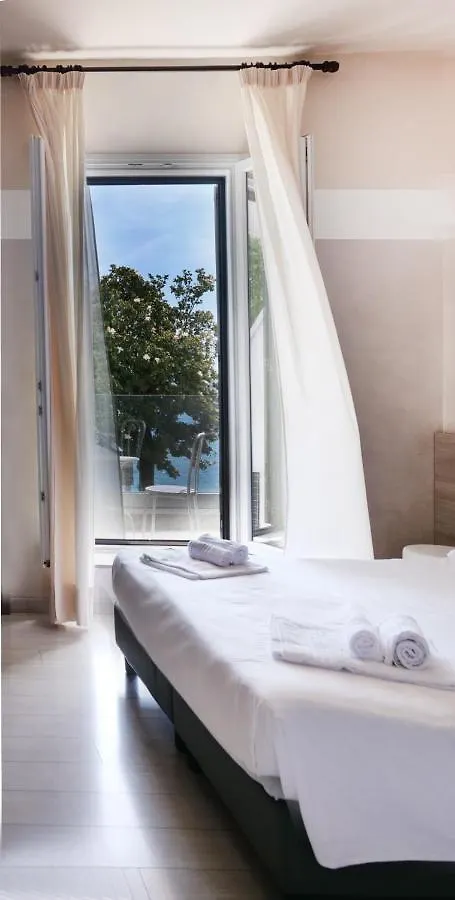 Hotel Riviera Desenzano del Garda 3*,  Italia