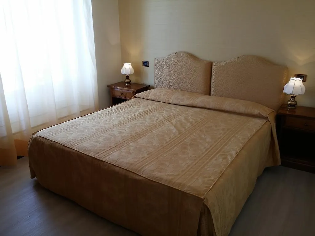 Hotel Riviera Desenzano del Garda 3*,  Italia