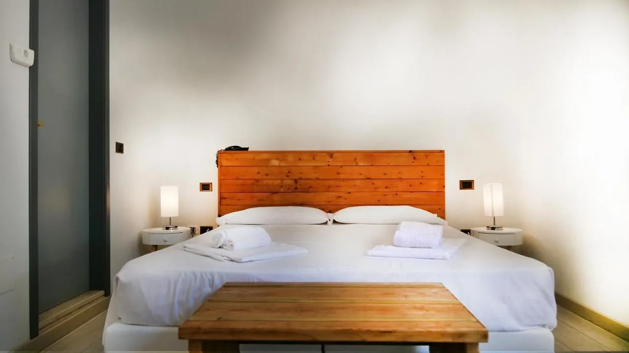 Hotel Riviera Ντεζεντσάνο ντελ Γκάρντα 3*,