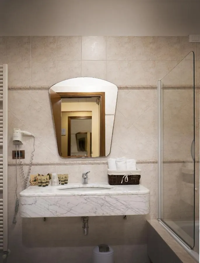 Hotel Riviera Ντεζεντσάνο ντελ Γκάρντα